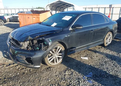 2017 Volkswagen Passat 1.8T R-Line z USA, uszkodzony, nr VIN 1VWDT7A33HC066060